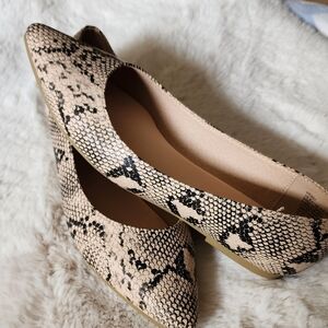 Shoe Dazzle Beige and Black Patterned Flats